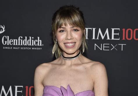 Jennette McCurdy says her mom showered her until she was 18